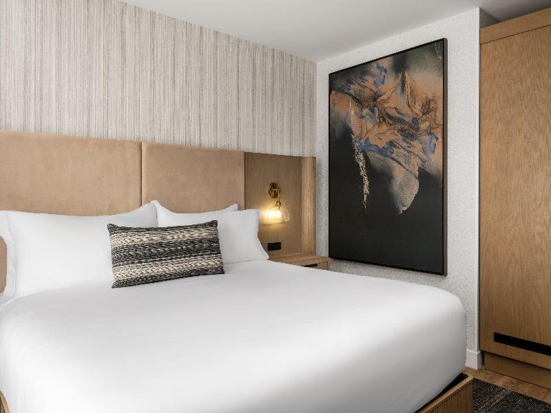 SUITE Accessible KING SIZE BED — photo 4