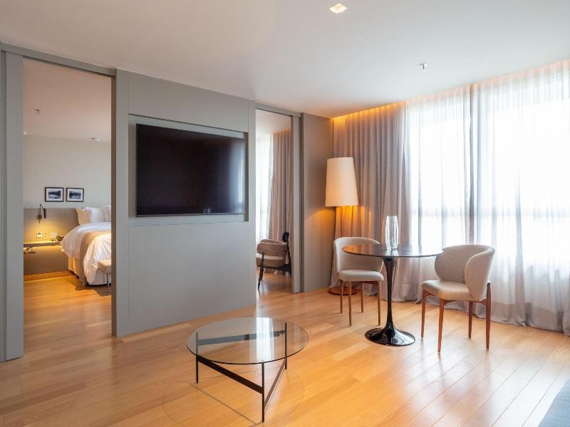 Monã Hotel image