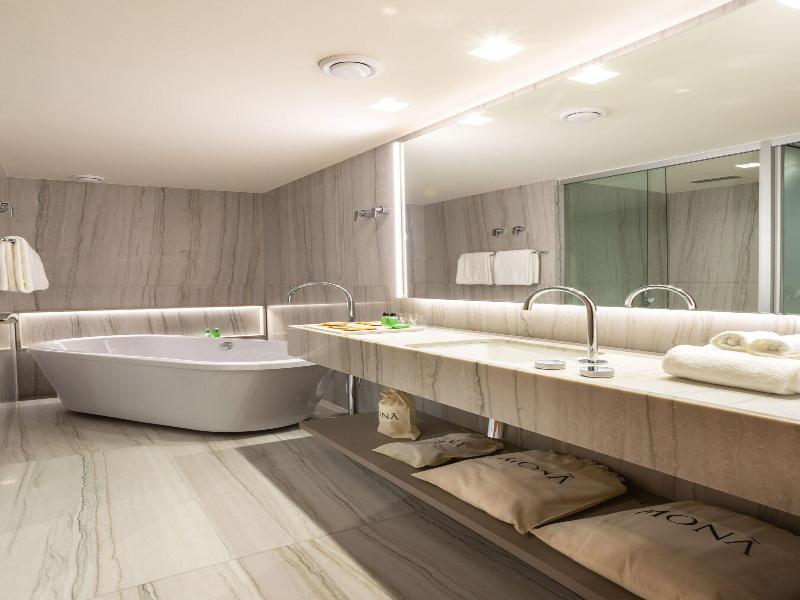Monã Hotel image