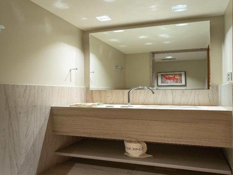 Monã Hotel image