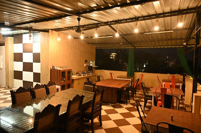 Mewarts Hotel & Restaurant image
