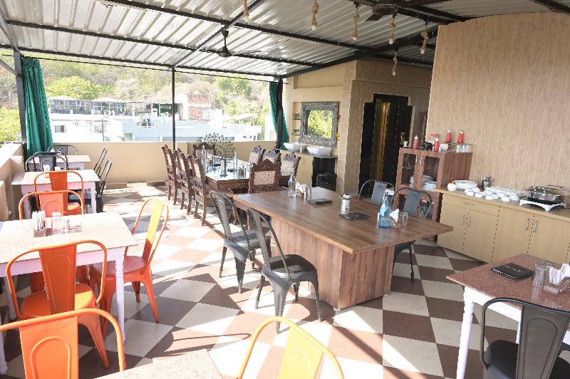 Mewarts Hotel & Restaurant image