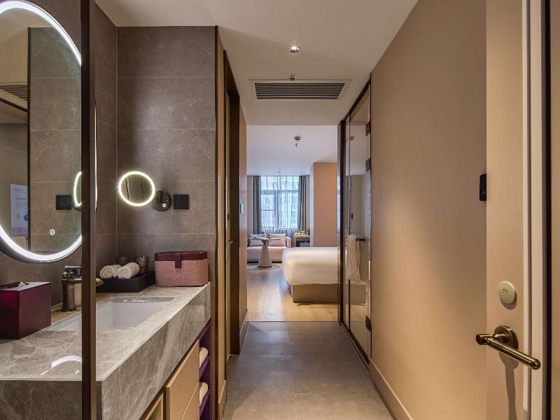 Mercure Hangzhou West Lake Fengqi Road image