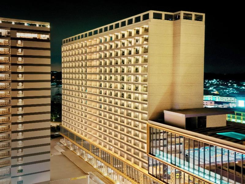 Harris Hotel & Suites Nagoya Batam image