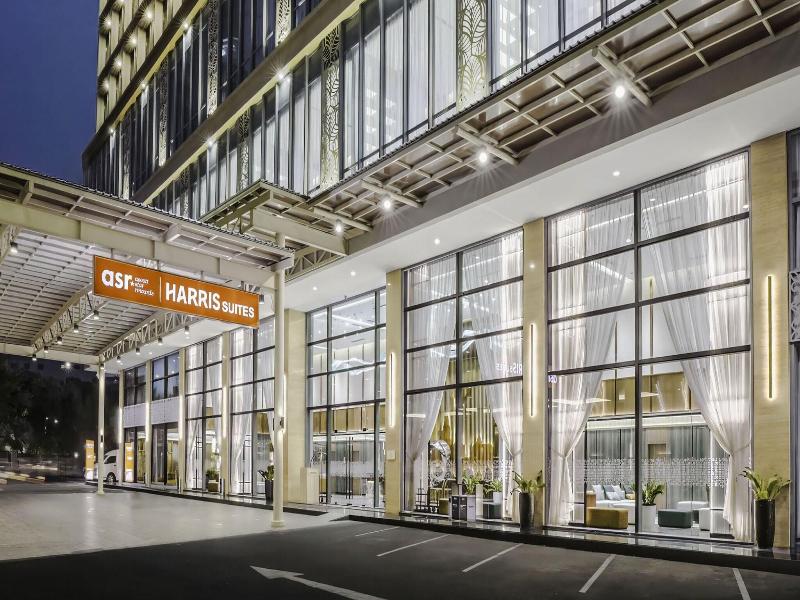 Harris Hotel & Suites Nagoya Batam image