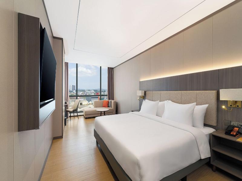 Harris Hotel & Suites Nagoya Batam image