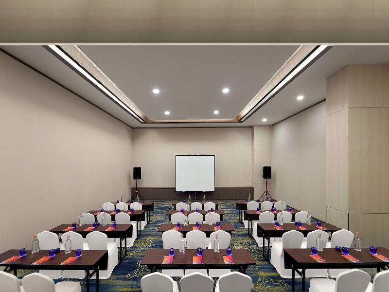 Harris Hotel & Suites Nagoya Batam image
