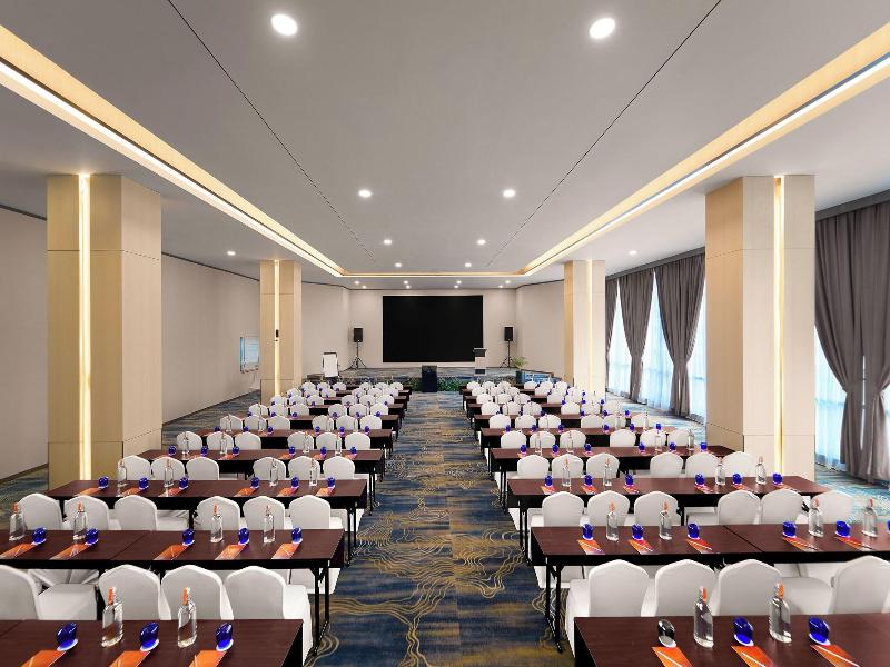 Harris Hotel & Suites Nagoya Batam image