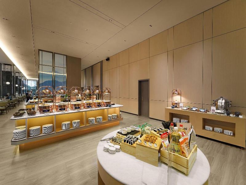 Harris Hotel & Suites Nagoya Batam image