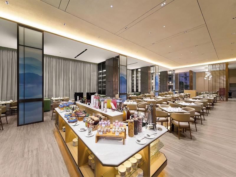 Harris Hotel & Suites Nagoya Batam image