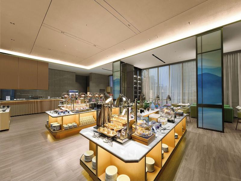 Harris Hotel & Suites Nagoya Batam image