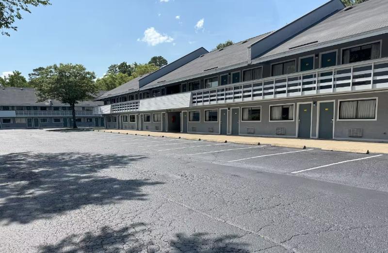 Days Inn By Wyndham Charlotte University - Image 1