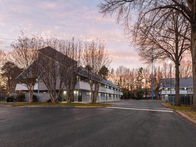Days Inn By Wyndham Charlotte University image