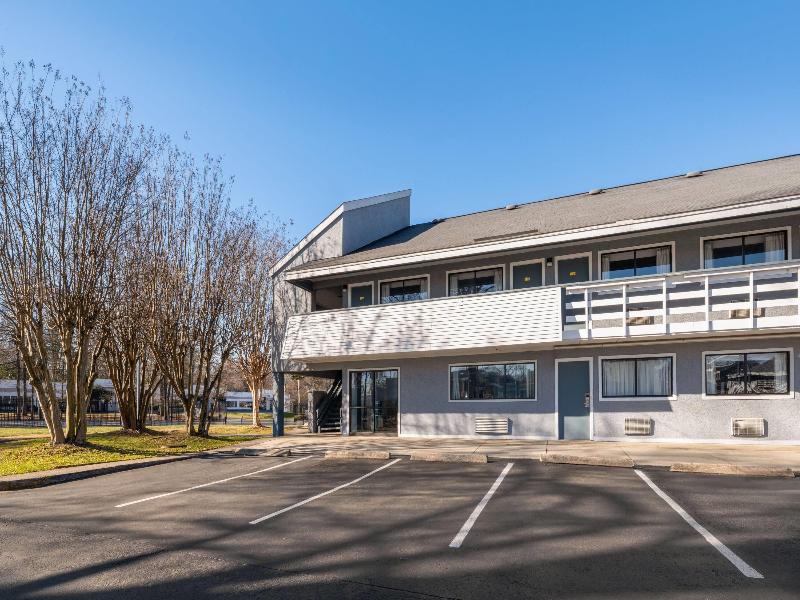 Days Inn By Wyndham Charlotte University image