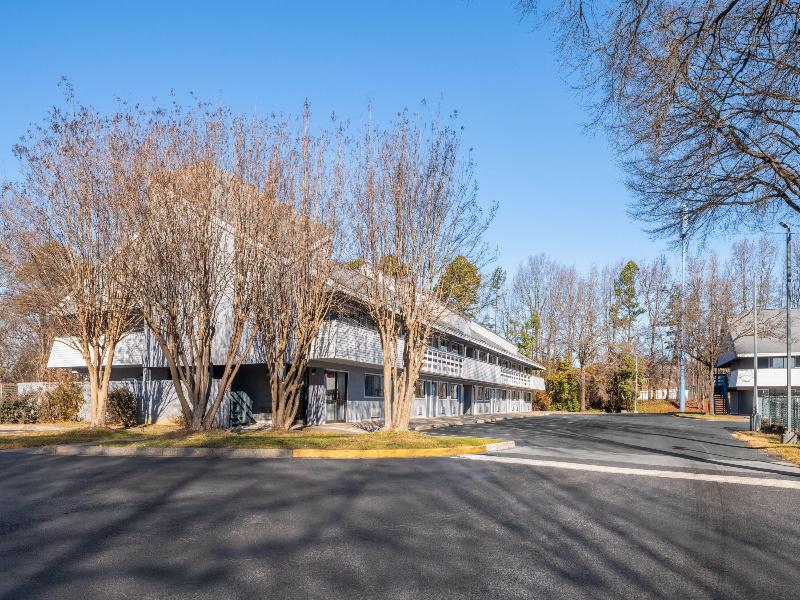 Days Inn By Wyndham Charlotte University image