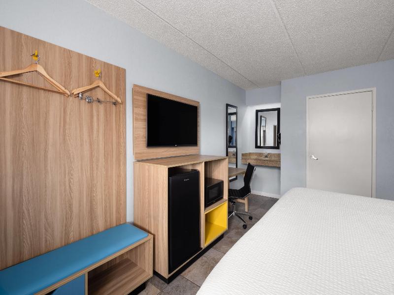 Days Inn By Wyndham Charlotte University image