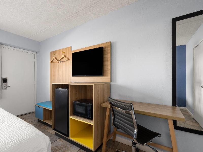 Days Inn By Wyndham Charlotte University image