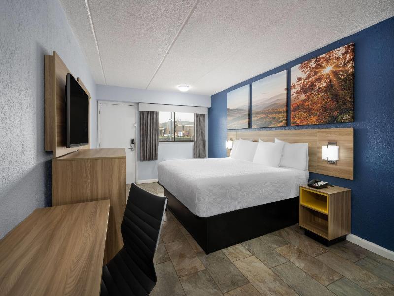 Days Inn By Wyndham Charlotte University image