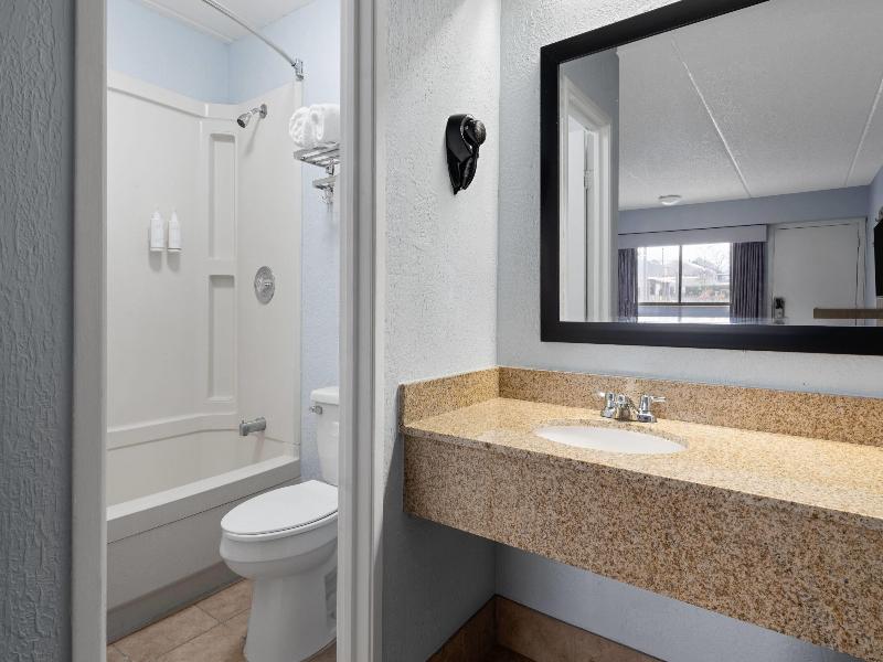 Days Inn By Wyndham Charlotte University image