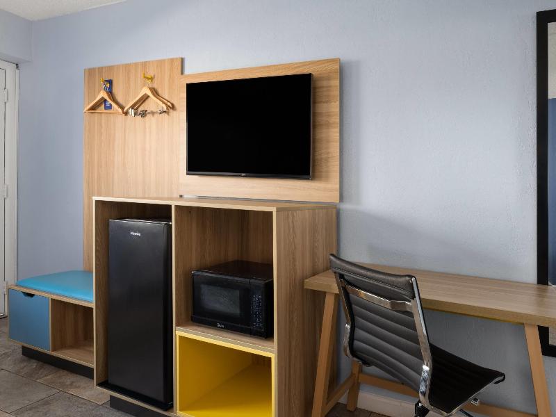 Days Inn By Wyndham Charlotte University image