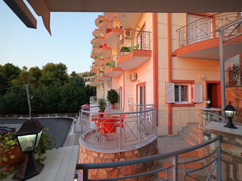 Unico Aparthotel image