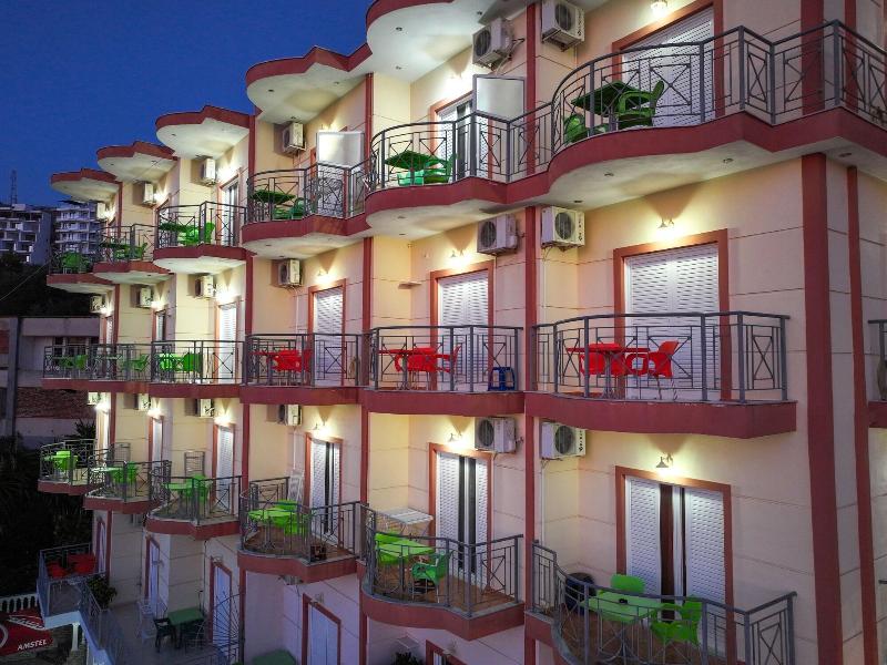 Unico Aparthotel image