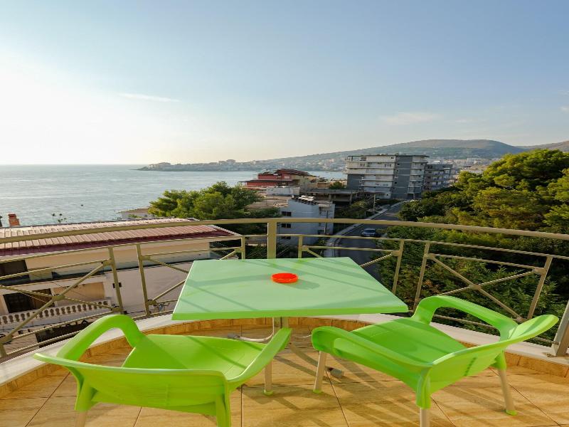 Unico Aparthotel image