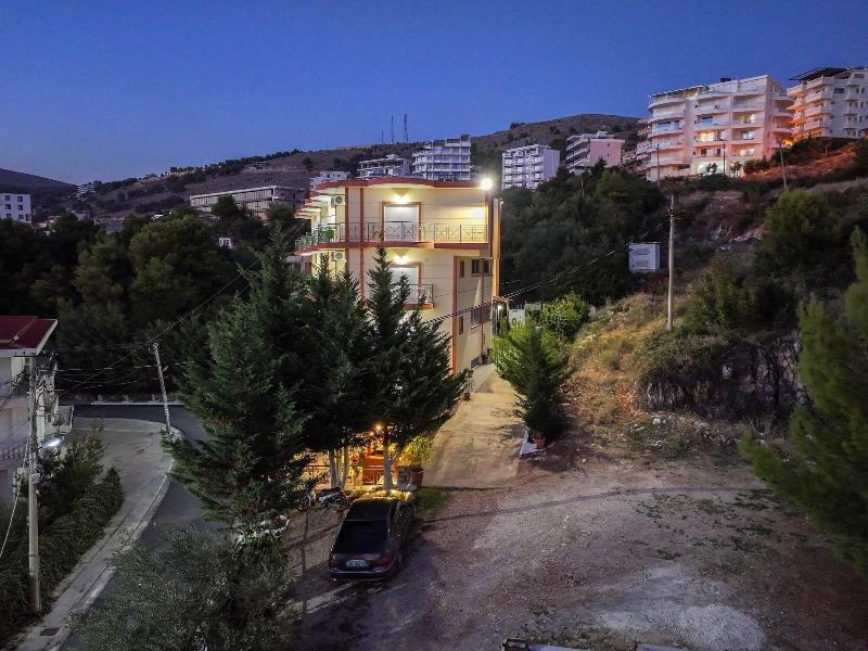 Unico Aparthotel image