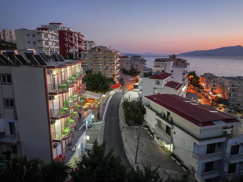 Unico Aparthotel image