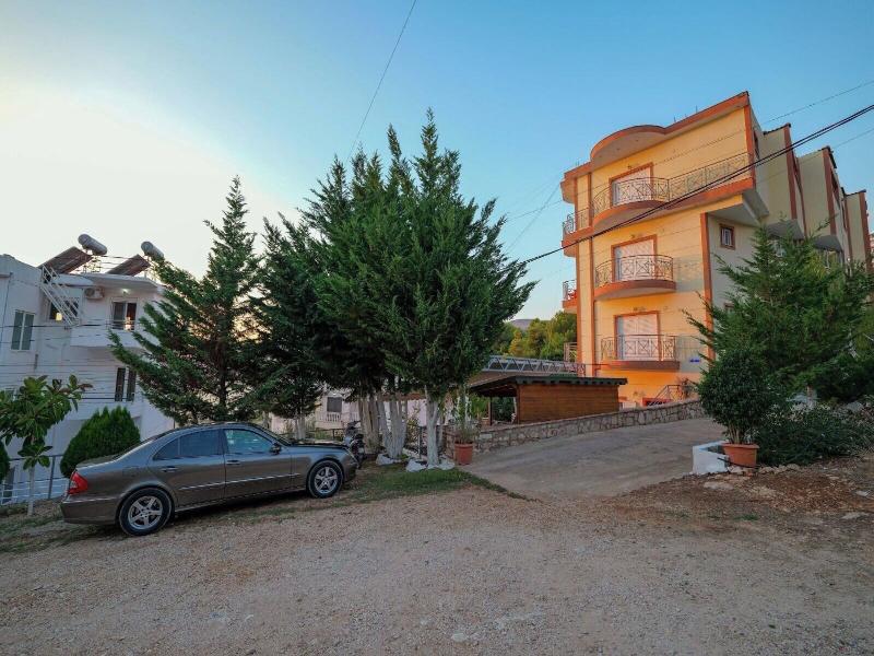 Unico Aparthotel image