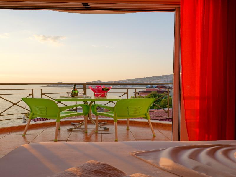 Unico Aparthotel image