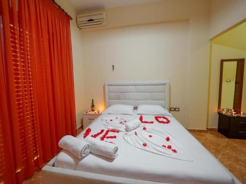 Unico Aparthotel image