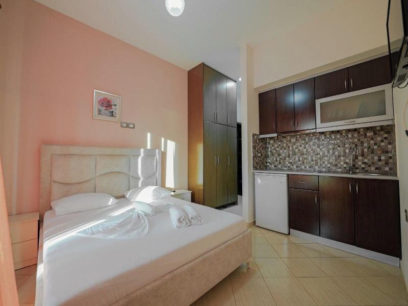 Unico Aparthotel image