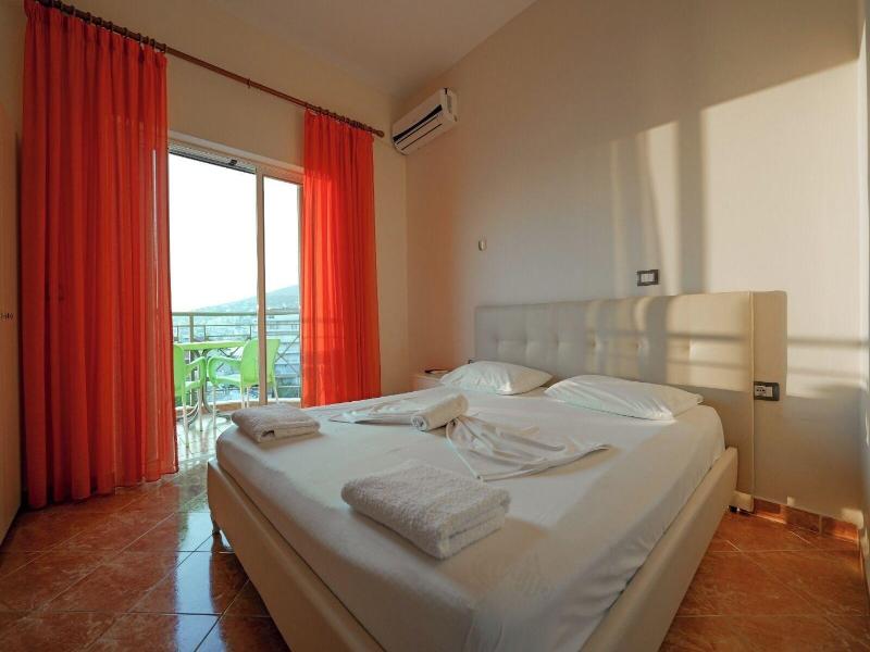 Unico Aparthotel image