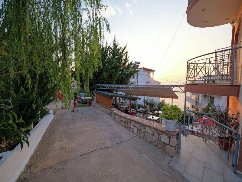 Unico Aparthotel image