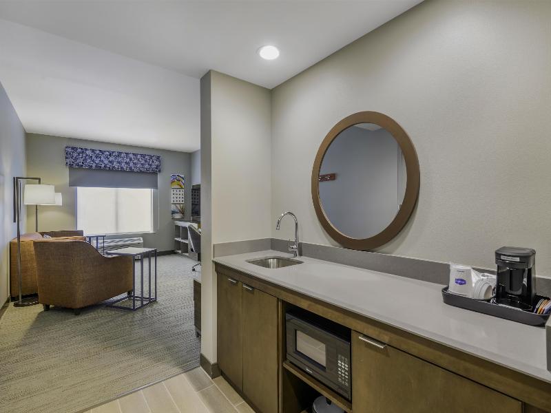 Hampton Inn & Suites by Hilton Decatur — exterior view