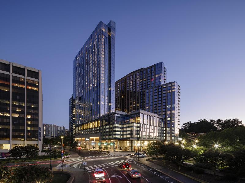 Hilton Arlington Rosslyn The Key image