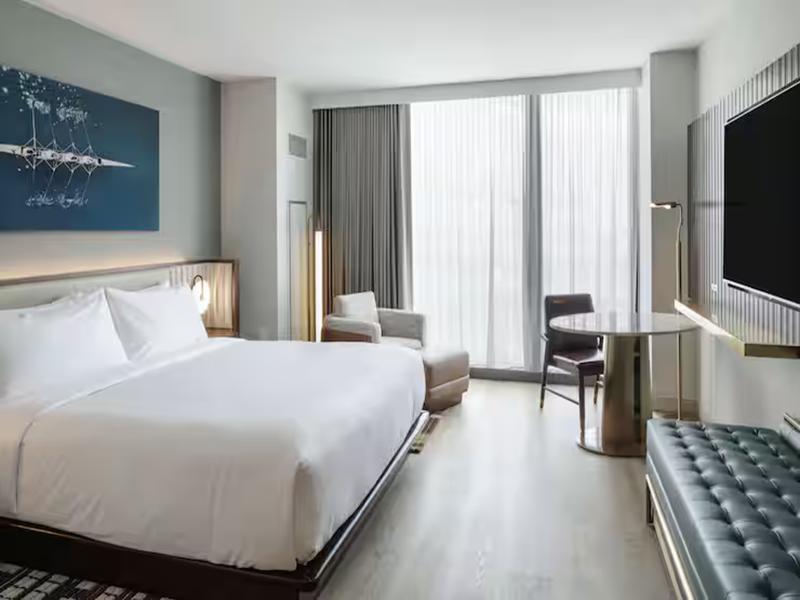 Hilton Arlington Rosslyn The Key image