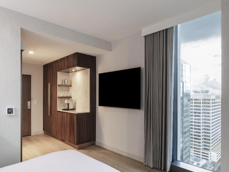 Hilton Arlington Rosslyn The Key image