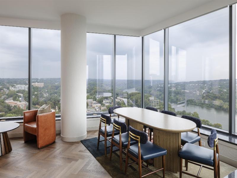 Hilton Arlington Rosslyn The Key image