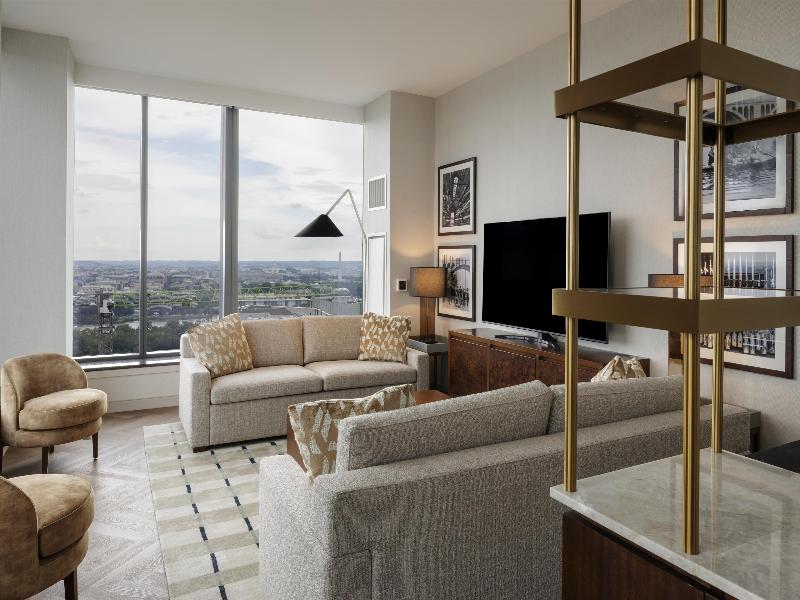 Hilton Arlington Rosslyn The Key image