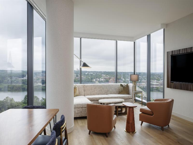 Hilton Arlington Rosslyn The Key image