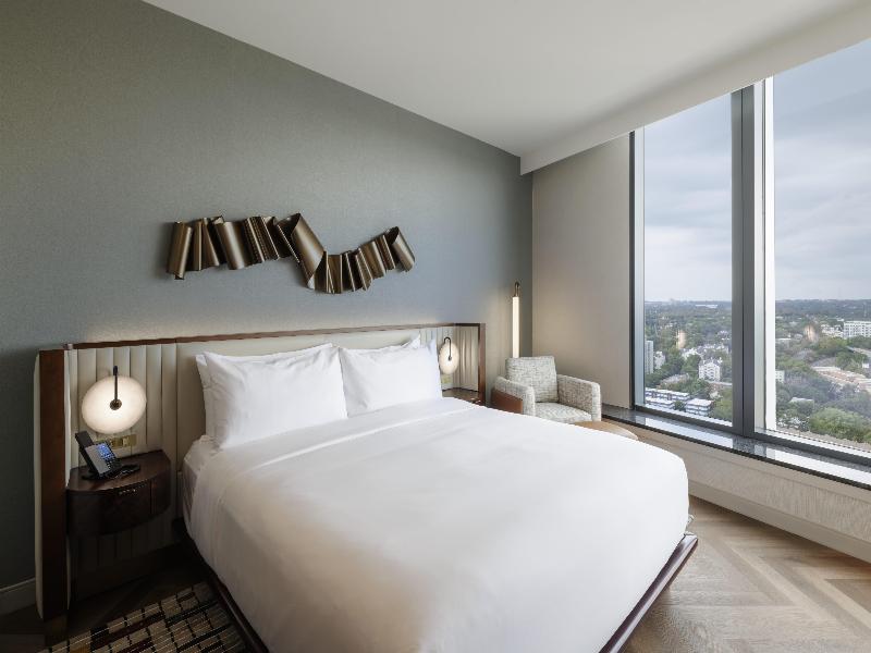 Hilton Arlington Rosslyn The Key image