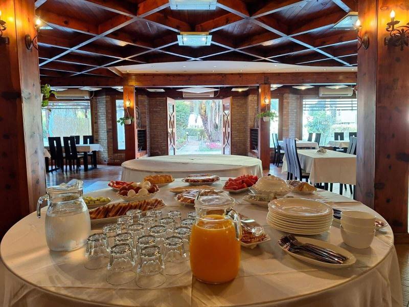 Danis Hotel
