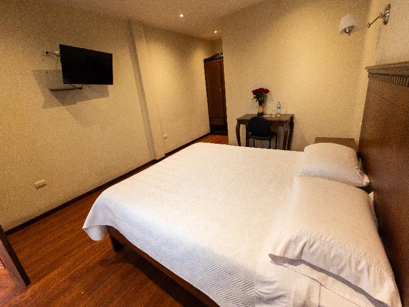 Hotel & Suites El Quijote image
