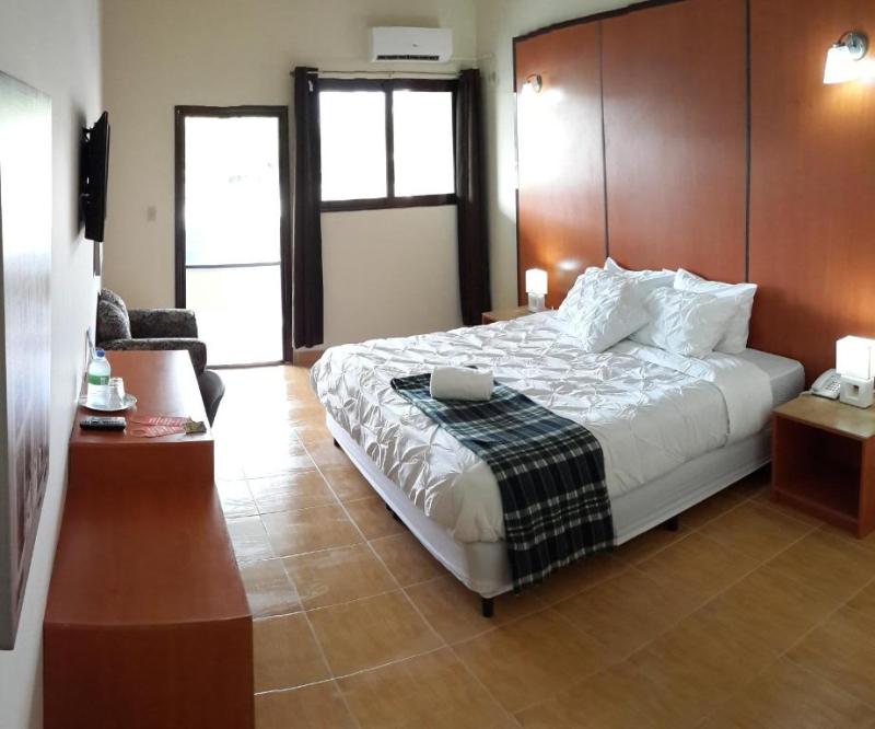 Express Inn Coronado & Camping image