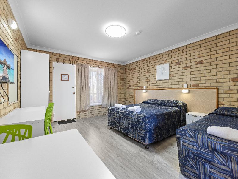 City Motor Inn image