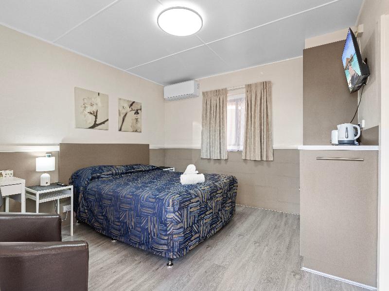 City Motor Inn image