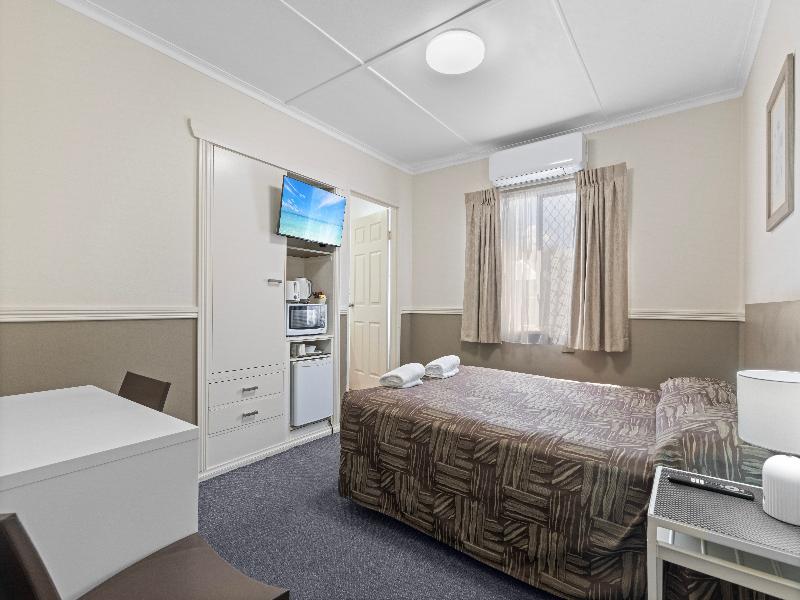 City Motor Inn image