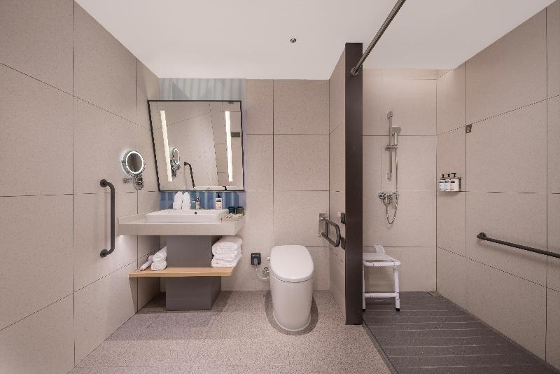 Holiday Inn Express Rizhao Oriental Colorful City  image